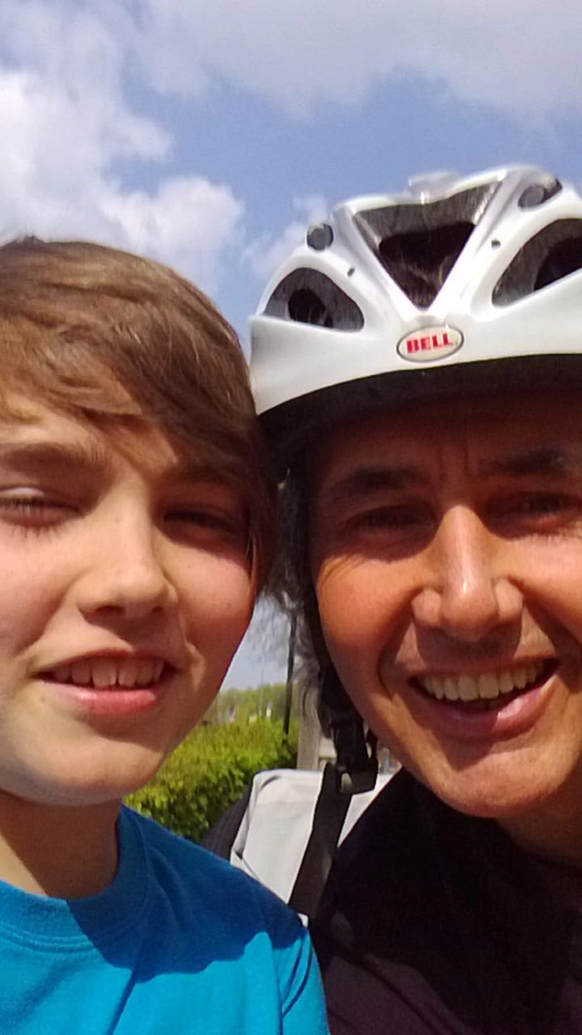 Sänger - Schlagersänger für Tanzveranstaltungen & Konzerte - Michael Kastel mit einem Jungen