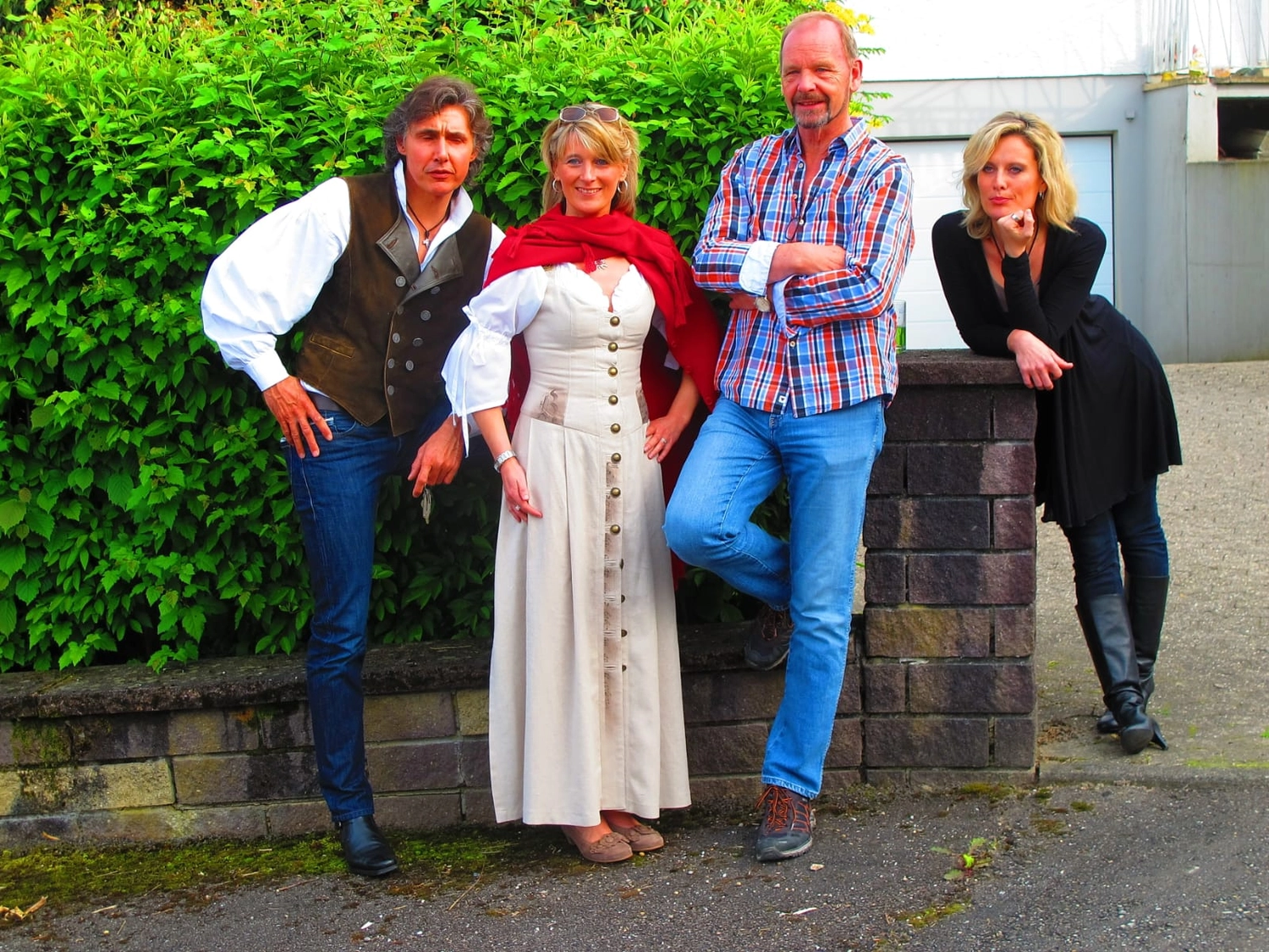 Sänger - Schlagersänger für Tanzveranstaltungen & Konzerte - Michael Kastel mit zwei Frauen und einem Mann