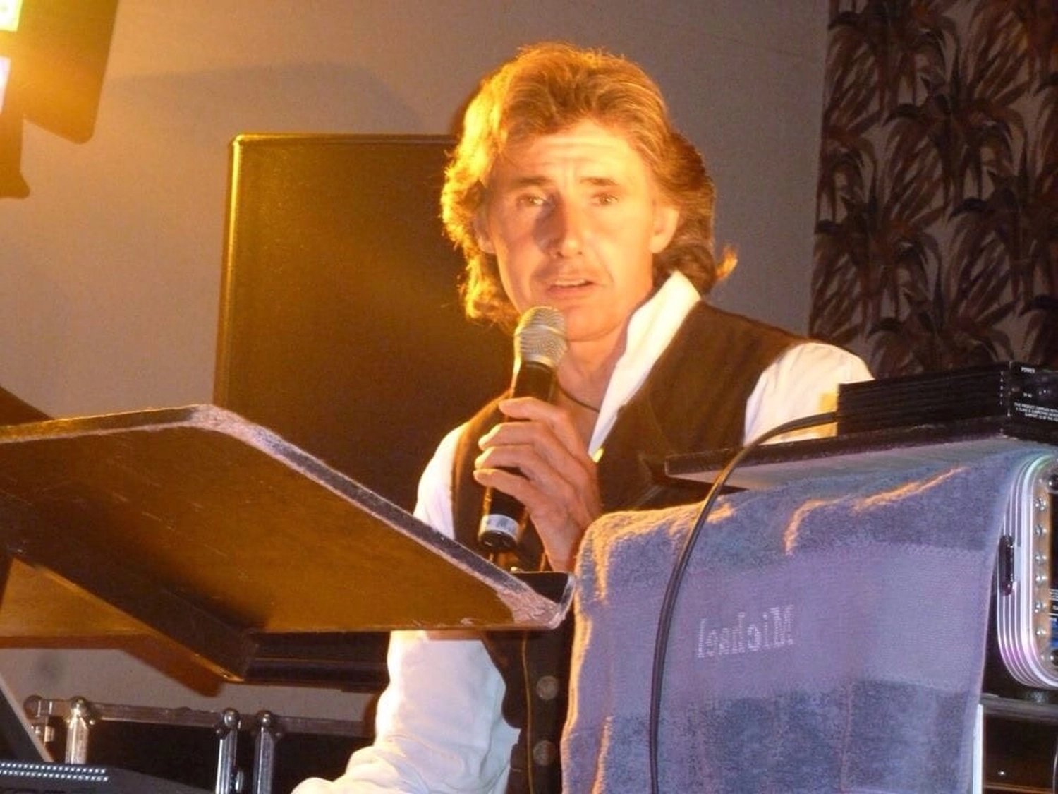 Sänger - Schlagersänger für Tanzveranstaltungen & Konzerte - Michael Kastel singt