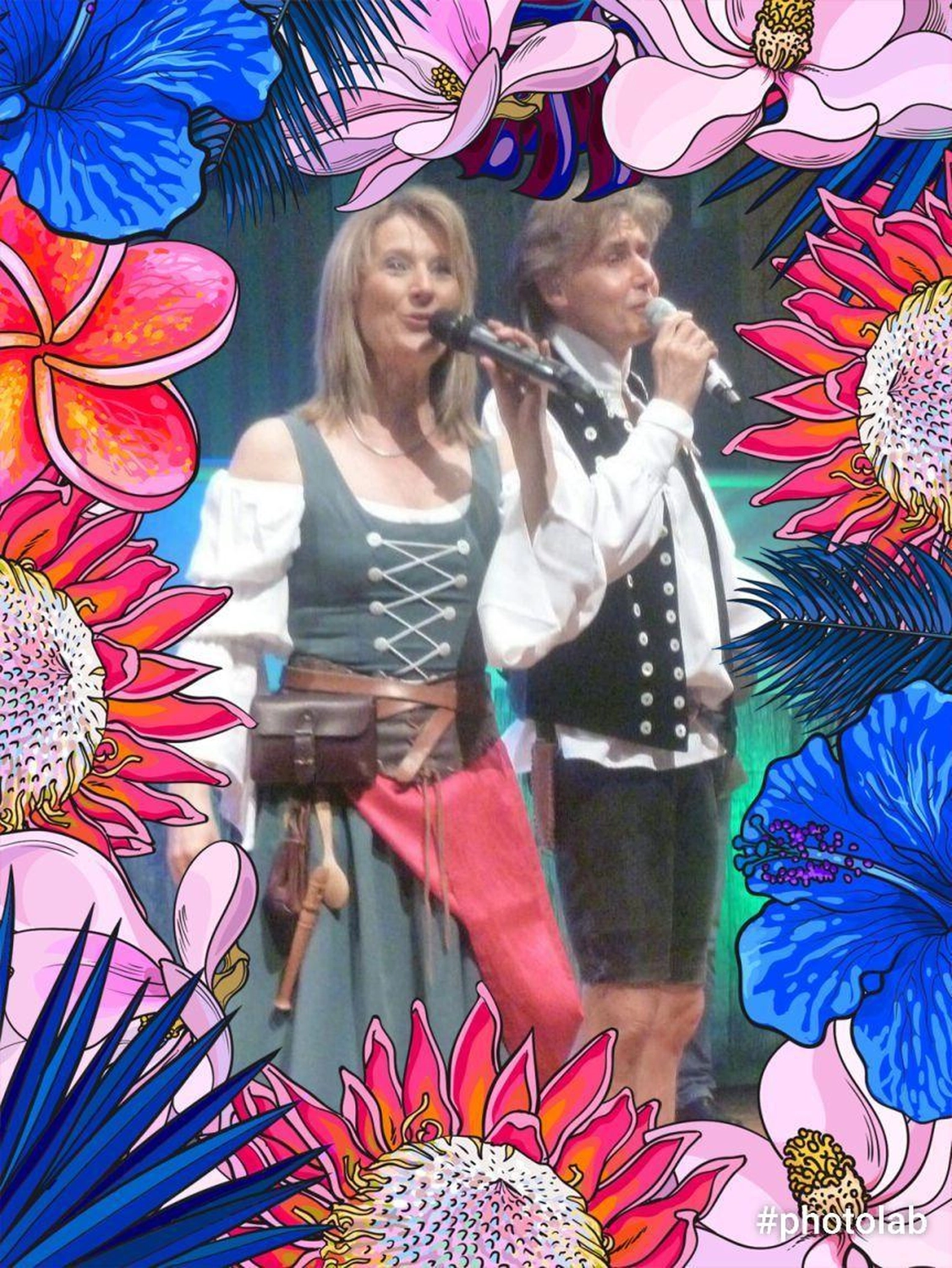 Sänger - Schlagersänger für Tanzveranstaltungen & Konzerte - Michael Kastel singt mit einem Mädchen auf der Bühne