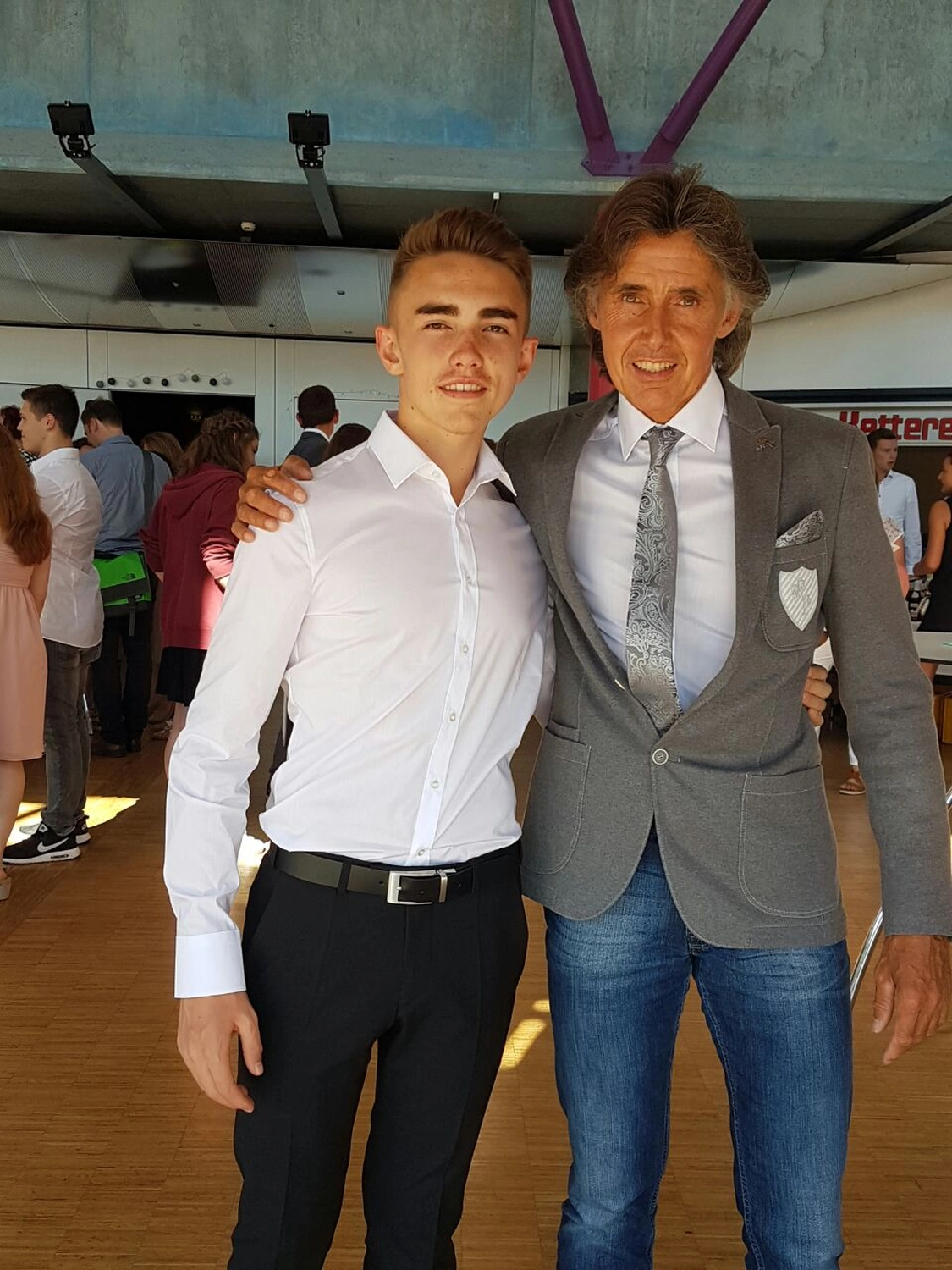 Sänger - Schlagersänger für Tanzveranstaltungen & Konzerte - Michael Kastel mit einem Jungen