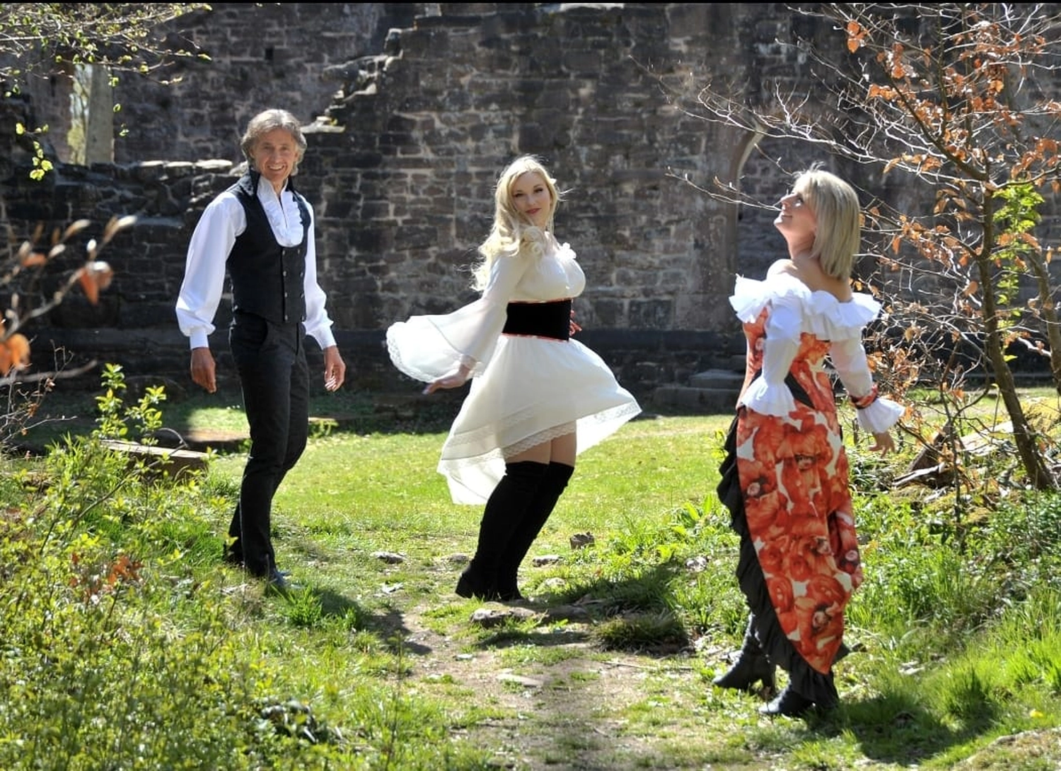 Sänger - Schlagersänger für Tanzveranstaltungen & Konzerte - Michael Kastel mit zwei Frauen