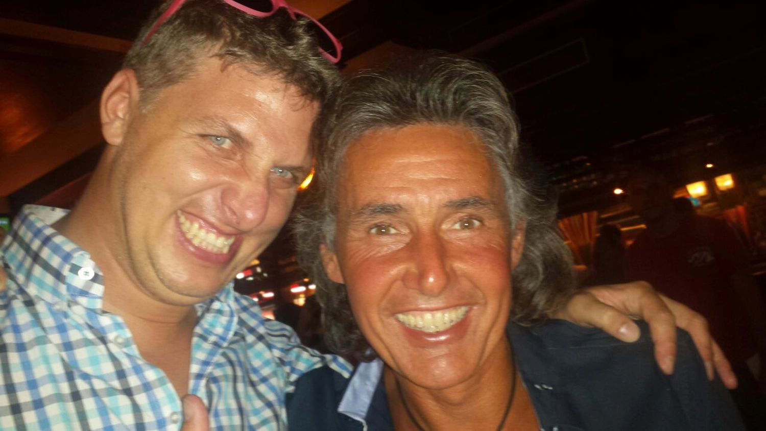 Sänger - Schlagersänger für Tanzveranstaltungen & Konzerte - Michael Kastel mit einem Mann 